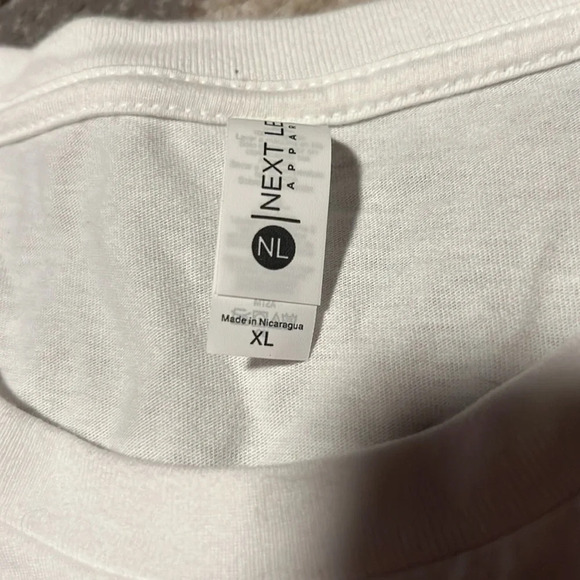 Disney imagination has no limits t shirt. Mickey Mouse. Worn one time for Disney - Picture 3 of 3